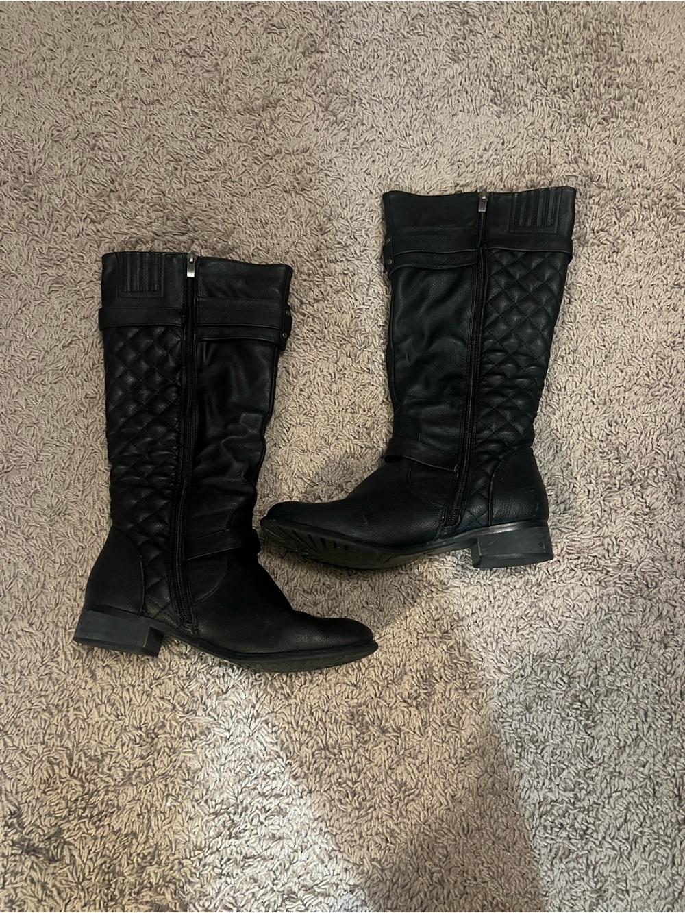 Fall boots with side zipper